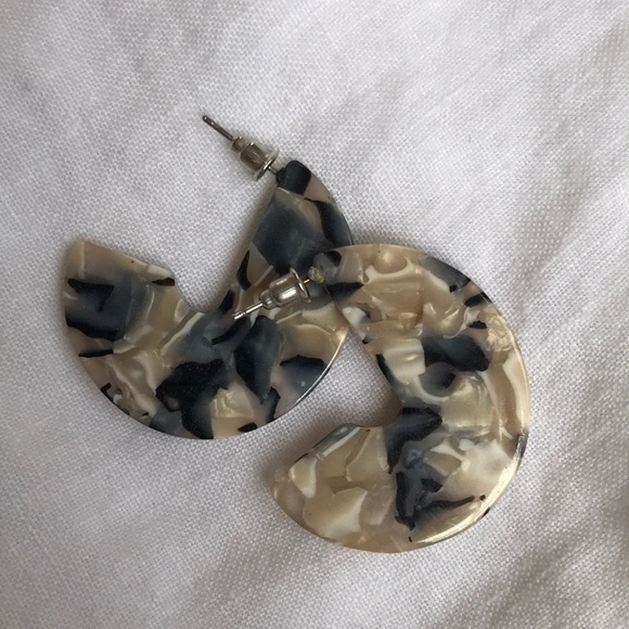 Earrings - Picture 2 of 6